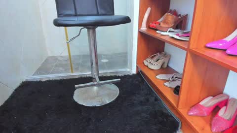 Snapshot of madameheels_ chatting on 01-18-25, 05:37 Madame Carla online show from 01-18-25, 05:37