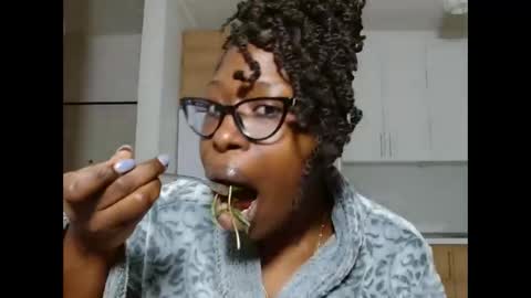 Snapshot of madamindigo chatting on 02-03-26, 04:56 YourMadamIndigo online show from 02-03-26, 04:56