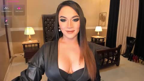 Snapshot of madammistressdominatrixxx chatting on 09-18-25, 12:12 Alison Kloss online show from 09-18-25, 12:12