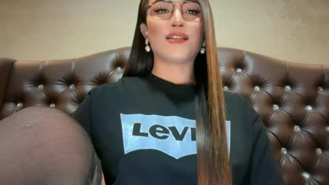 Snapshot of madammistressdominatrixxx chatting on 07-23-26, 01:58 Alison Kloss online show from 07-23-26, 01:58