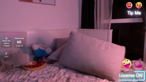 Snapshot of madcatberry chatting on 05-13-26, 06:00 alex online show from 05-13-26, 06:00