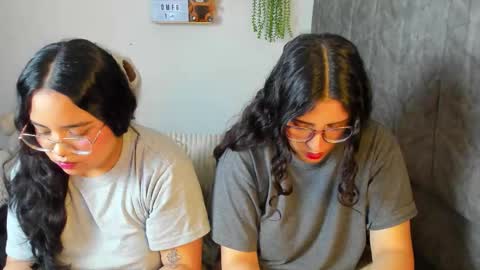 Snapshot of maddie_and_chelsea_ chatting on 01-06-26, 04:32 Maddie and Chelsea online show from 01-06-26, 04:32