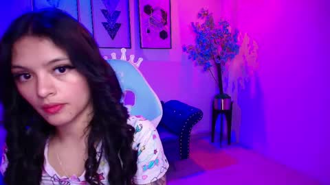 maddie_t18 online show from 06-08-26, 11:32