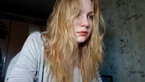 Snapshot of maddiecager chatting on 03-15-26, 05:13 Emma online show from 03-15-26, 05:13