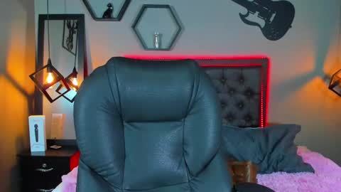 Maddie online show from 02-20-25, 05:07