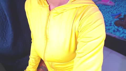 Maddie online show from 10-11-25, 02:15