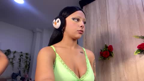 Snapshot of maddiiebrooks chatting on 12-18-25, 03:07 Maddie online show from 12-18-25, 03:07