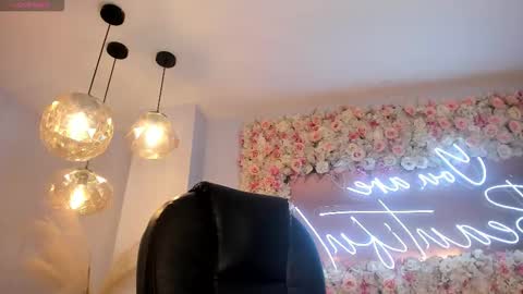 Maddison online show from 01-13-26, 04:07