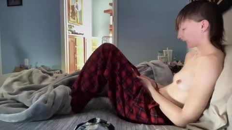 Snapshot of maddlips chatting on 11-23-25, 01:55 Rat Boy online show from 11-23-25, 01:55