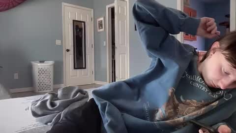 Snapshot of maddlips chatting on 11-28-25, 08:11 Rat Boy online show from 11-28-25, 08:11