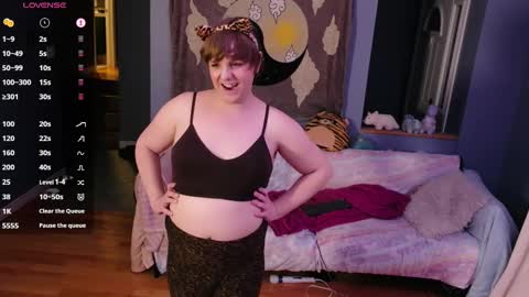 Snapshot of maddy_cat chatting on 09-13-25, 02:44 Maddy Cat online show from 09-13-25, 02:44