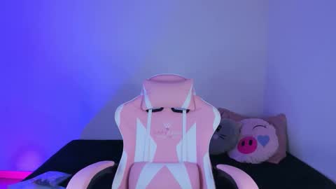 Snapshot of maddy_parker__ chatting on 11-29-25, 07:17 maddy_parker__ online show from 11-29-25, 07:17