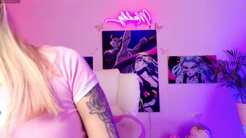 Snapshot of maddy_uwu chatting on 03-09-25, 11:03 maddy_uwu online show from 03-09-25, 11:03