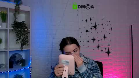 Snapshot of maddycats chatting on 11-28-25, 01:36 maddycats online show from 11-28-25, 01:36