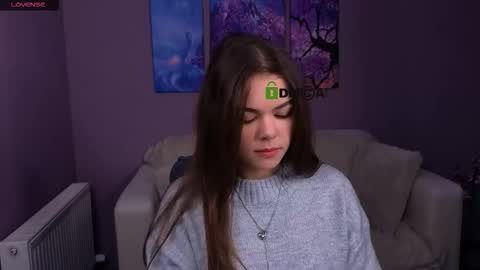 Snapshot of maddycats chatting on 12-18-25, 10:10 maddycats online show from 12-18-25, 10:10