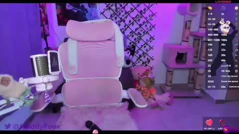 Snapshot of maddyfoox chatting on 06-19-26, 11:19 Maddy Foox online show from 06-19-26, 11:19