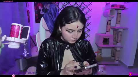 Snapshot of maddyfoox chatting on 06-27-26, 11:43 Maddy Foox online show from 06-27-26, 11:43