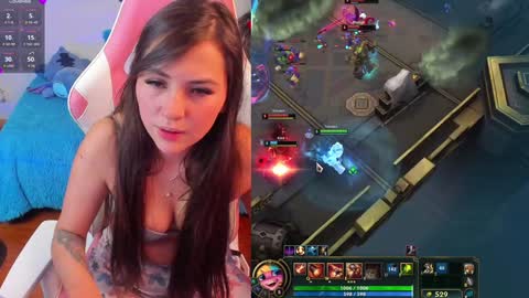 Snapshot of madeleine_shinobi chatting on 12-27-24, 02:58 Emily Only Fans online show from 12-27-24, 02:58