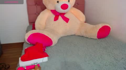 Snapshot of madelen_2 chatting on 04-10-26, 08:35 madelen_2 online show from 04-10-26, 08:35