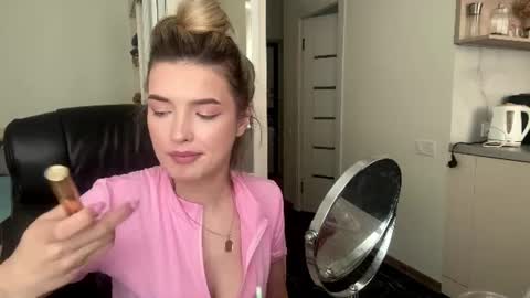 Snapshot of madelenequirk chatting on 07-04-26, 09:04 Alisa online show from 07-04-26, 09:04