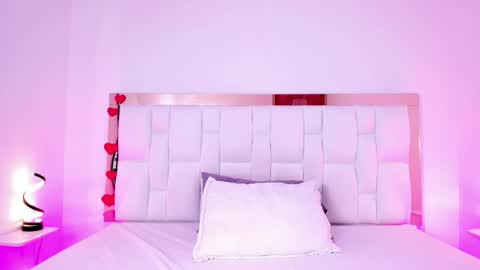 Snapshot of madeline_curvy chatting on 04-11-26, 07:07 Madeline online show from 04-11-26, 07:07