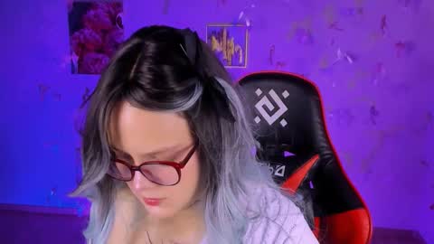 Madeline online show from 11-28-25, 05:10