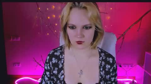 Snapshot of madeline_doll chatting on 02-11-26, 05:12 Madeline online show from 02-11-26, 05:12