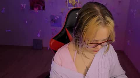 Snapshot of madeline_doll chatting on 02-20-26, 07:10 Madeline online show from 02-20-26, 07:10