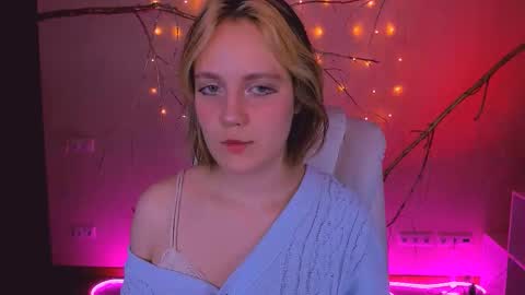 Snapshot of madeline_doll chatting on 02-24-26, 07:56 Madeline online show from 02-24-26, 07:56