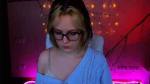 Snapshot of madeline_doll chatting on 02-26-26, 08:52 Madeline online show from 02-26-26, 08:52