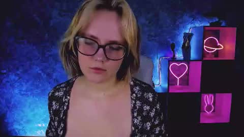 Snapshot of madeline_doll chatting on 03-06-26, 08:55 Madeline online show from 03-06-26, 08:55