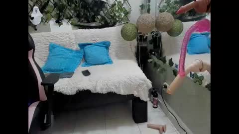 Snapshot of madison_grande chatting on 10-19-25, 12:28 MADISON online show from 10-19-25, 12:28