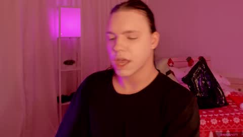 Snapshot of madison_mongomeri chatting on 01-17-26, 02:05 Medison online show from 01-17-26, 02:05