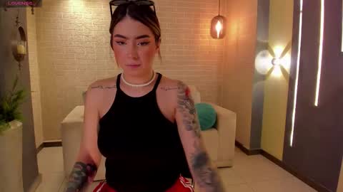 Maddi Collins online show from 10-12-25, 05:23