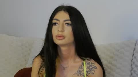 Snapshot of madisondesire chatting on 06-02-26, 01:02 Madison online show from 06-02-26, 01:02