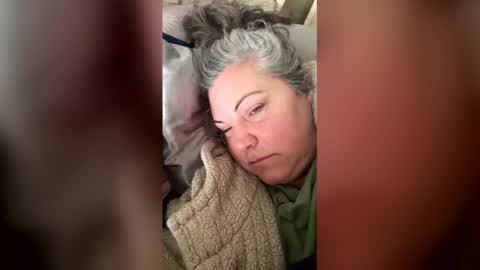 Snapshot of madisonfelicia chatting on 01-12-26, 03:06 Madison online show from 01-12-26, 03:06