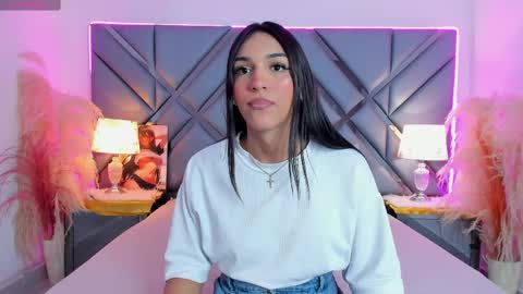 Snapshot of madisonherrera chatting on 05-21-26, 05:20 Maddi online show from 05-21-26, 05:20