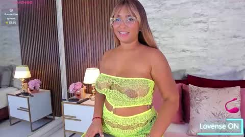 madisonhunterr_ online show from 10-17-25, 08:11