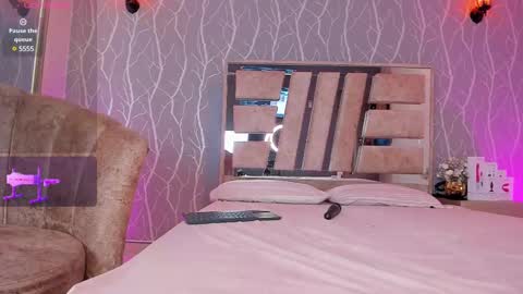 Snapshot of madisson_fox1 chatting on 02-21-25, 06:37 online show from 02-21-25, 06:37