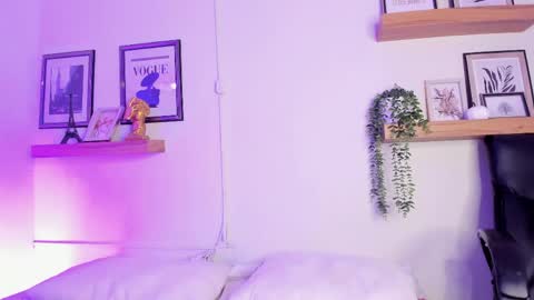 Snapshot of madissonkay chatting on 05-11-26, 07:00 online show from 05-11-26, 07:00