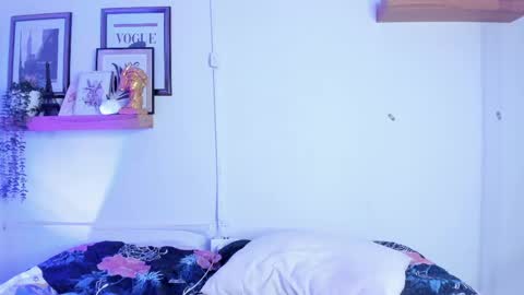 Snapshot of madissonkay chatting on 05-18-26, 07:09 online show from 05-18-26, 07:09