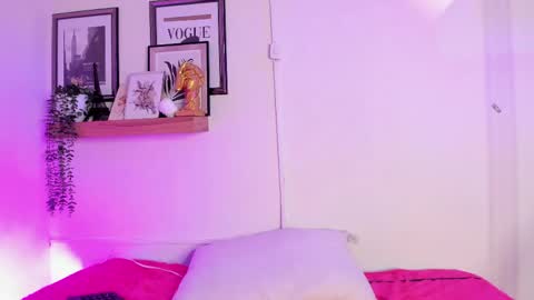 Snapshot of madissonkay chatting on 05-27-26, 07:11 online show from 05-27-26, 07:11