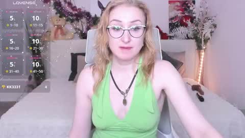 Snapshot of madissonkiss chatting on 01-16-26, 02:26 Madisson online show from 01-16-26, 02:26