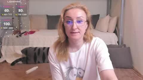 Snapshot of madissonkiss chatting on 04-28-26, 02:27 Madisson online show from 04-28-26, 02:27