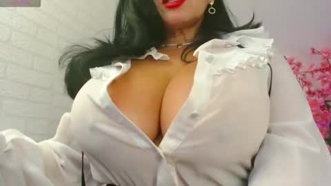 Snapshot of madlyn_dee chatting on 10-04-25, 06:17 Leena online show from 10-04-25, 06:17