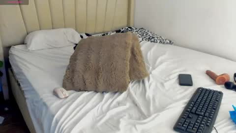 Snapshot of mady_edwards chatting on 05-19-26, 01:56 Mady online show from 05-19-26, 01:56