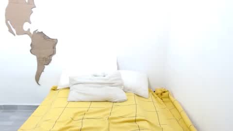 Snapshot of madysonandsteven chatting on 11-15-25, 05:20 MadysonAndSteven online show from 11-15-25, 05:20