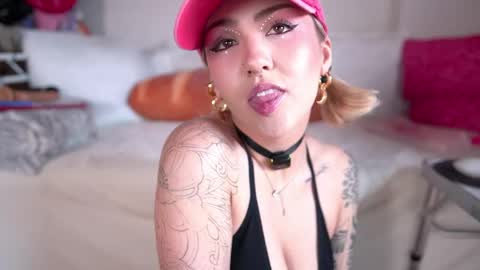 Maeve  schedule 11 am- 530 pm colombia time  online show from 04-17-26, 04:32