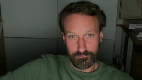 Snapshot of maenu_69 chatting on 10-31-25, 10:00 maenu_69 online show from 10-31-25, 10:00