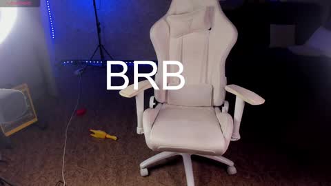 Maevee online show from 02-17-25, 09:56